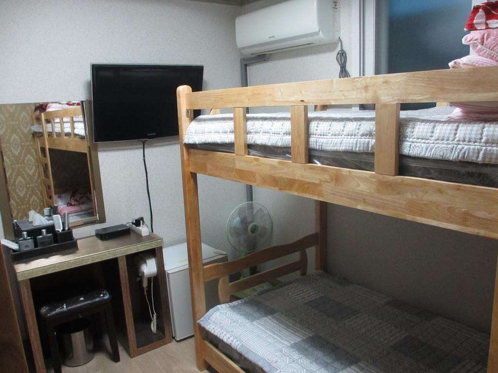 Moiri Guesthouse Yeosu Eksteriør billede